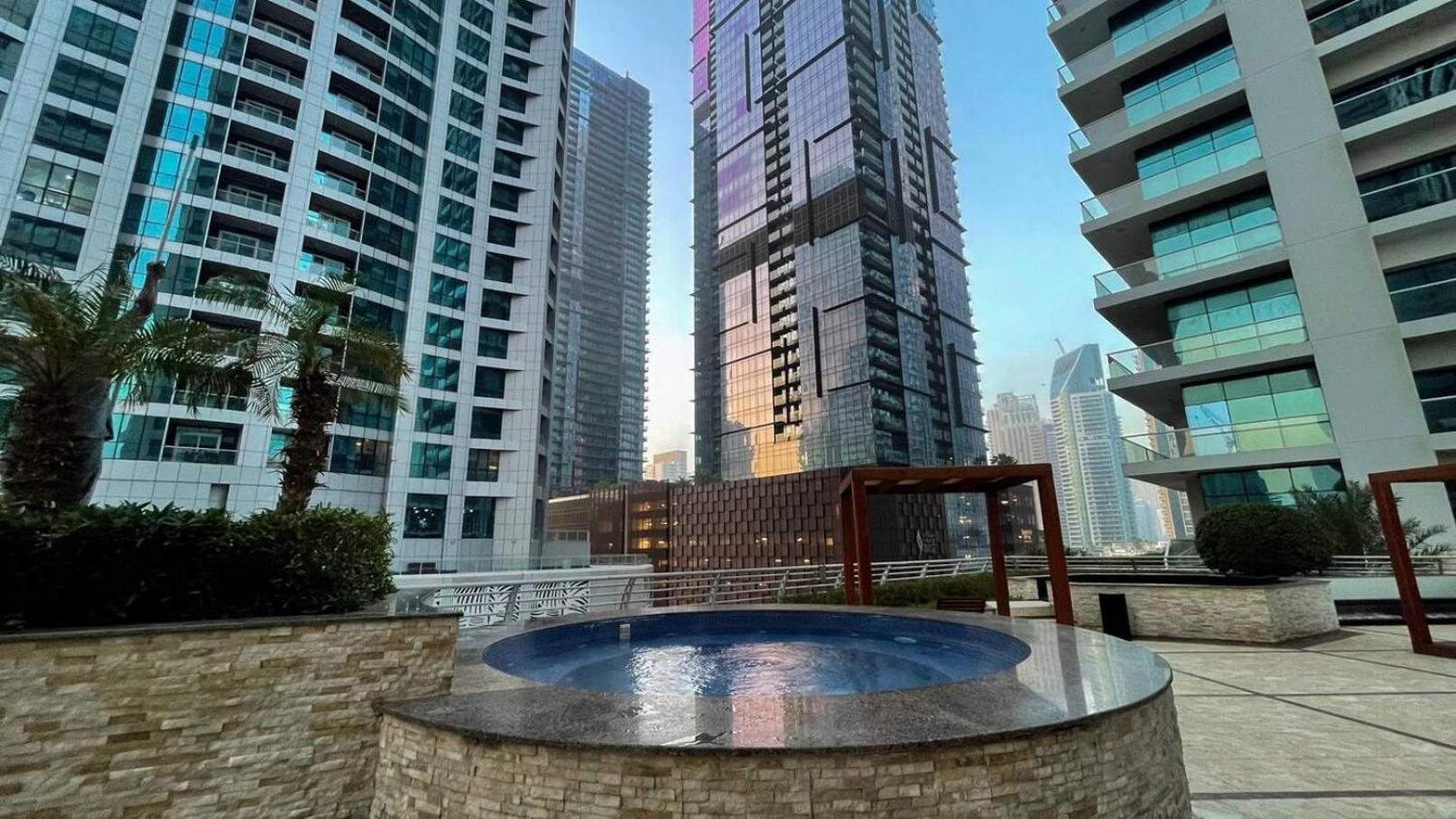Sea & Palm View Elegant 1 Bedroom Apartment Dubái Exterior foto